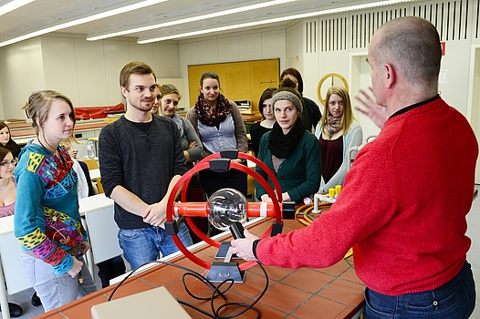 Physics lessons for students of the private pedagogical college ©Private Pädagogische Hochschule der Diözese Linz